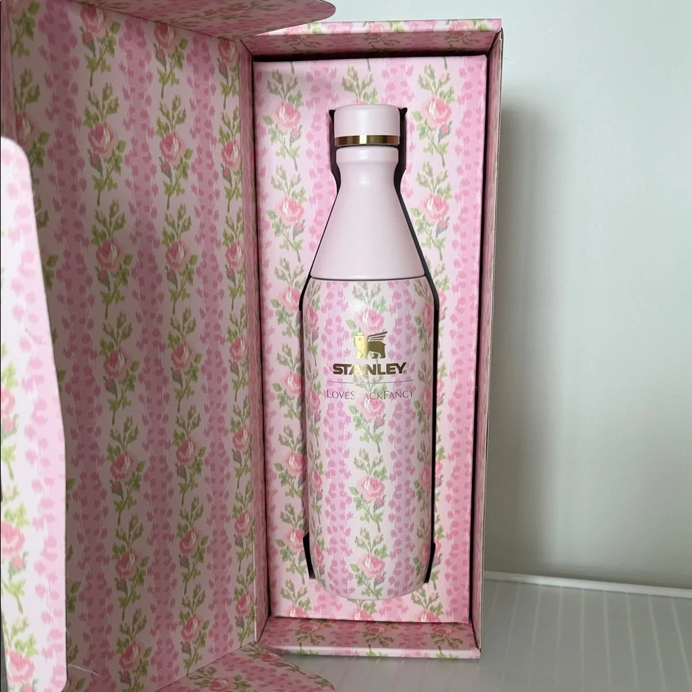 Stanley x LoveShackFancy Floral Water Bottle – Limited Edition – NIB - Picture 4 of 4
